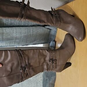 Elegant Taupe Heeled Boots